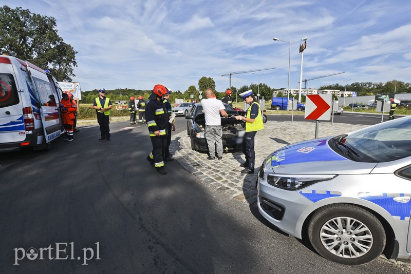 Pierwsza kolizja na nowym rondzie zdjęcie nr 182391
