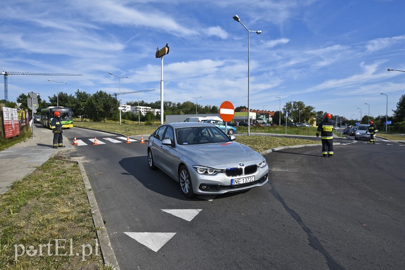Pierwsza kolizja na nowym rondzie zdjęcie nr 182395