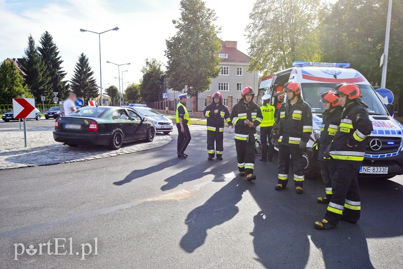 Pierwsza kolizja na nowym rondzie zdjęcie nr 182394