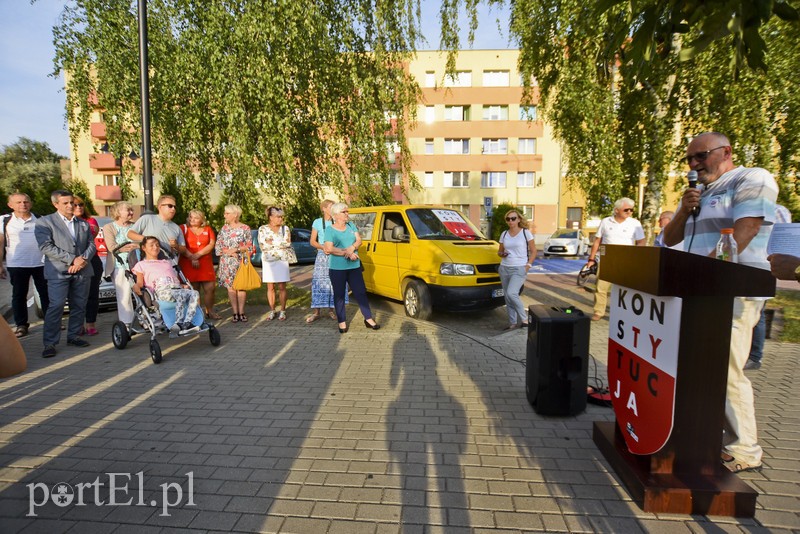 Jedyny taki dąb w Polsce ma nową tablicę zdjęcie nr 182630