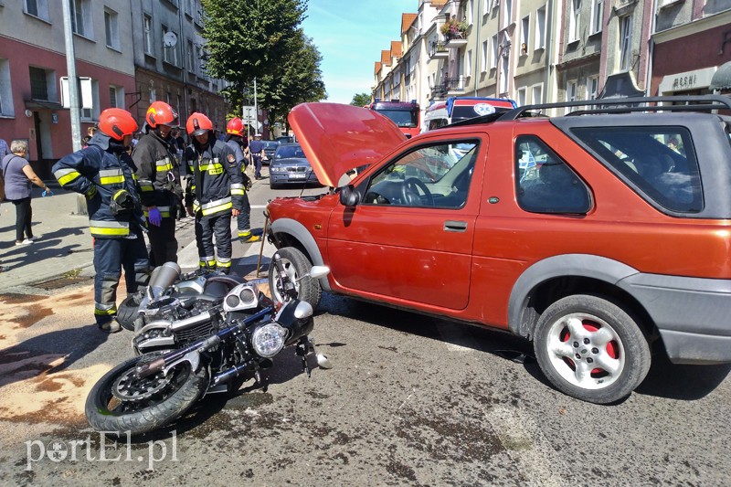 Zderzenie na skrzyżowaniu, motocyklista w szpitalu zdjęcie nr 182652