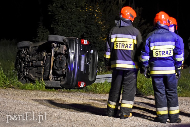 Opel zatrzymał się na boku zdjęcie nr 182738