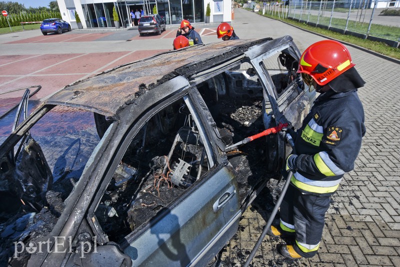 Na Żuławskiej spłonął chevrolet zdjęcie nr 182759