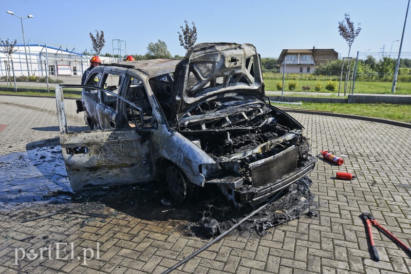 Na Żuławskiej spłonął chevrolet zdjęcie nr 182757