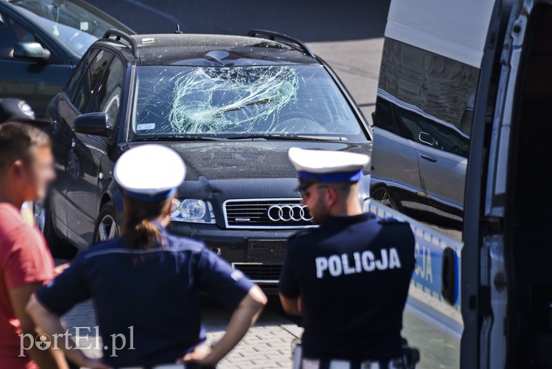 Rowerzysta wjechał wprost pod audi zdjęcie nr 183906
