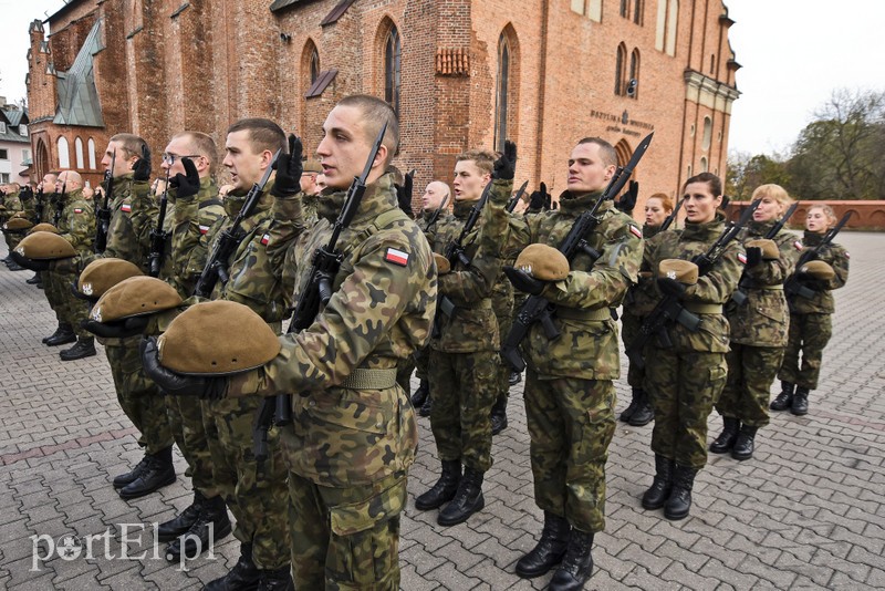 Ochotnicy stali się żołnierzami zdjęcie nr 187709