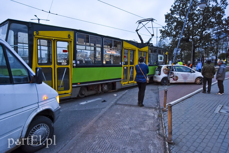 Kolizja na Grunwaldzkiej, tramwaje nie jeżdżą zdjęcie nr 187838