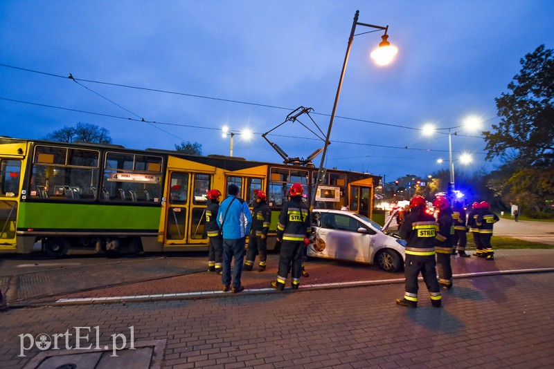 Kolizja na Grunwaldzkiej, tramwaje nie jeżdżą zdjęcie nr 187845