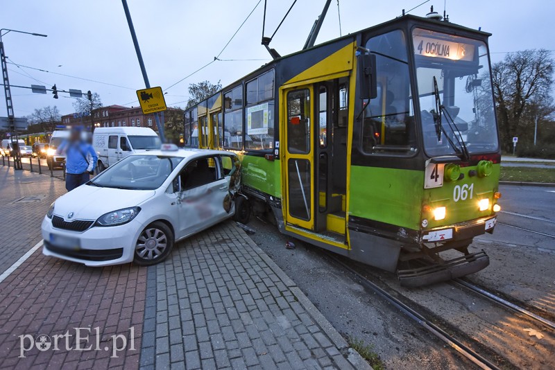 Kolizja na Grunwaldzkiej, tramwaje nie jeżdżą zdjęcie nr 187830