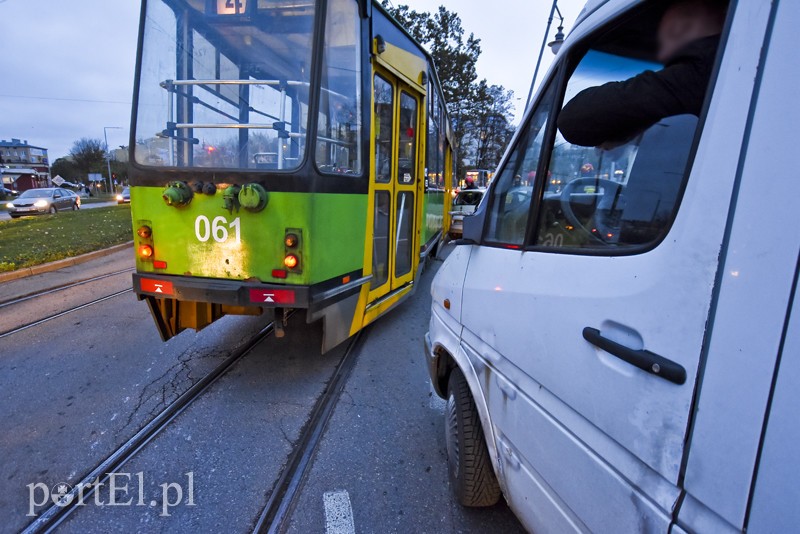 Kolizja na Grunwaldzkiej, tramwaje nie jeżdżą zdjęcie nr 187844