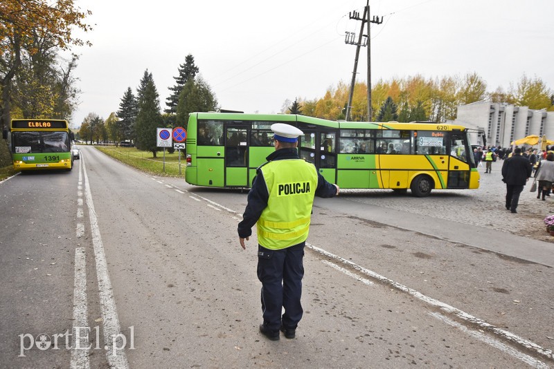 Tak było dzisiaj na elbląskich nekropoliach zdjęcie nr 188070