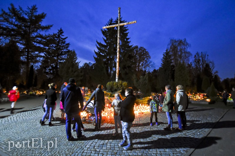 Tak było dzisiaj na elbląskich nekropoliach zdjęcie nr 188093