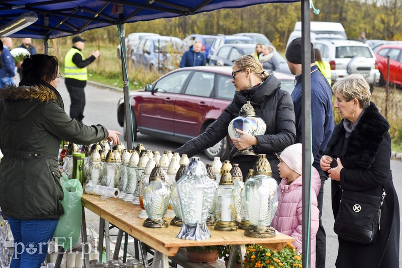 Tak było dzisiaj na elbląskich nekropoliach zdjęcie nr 188066