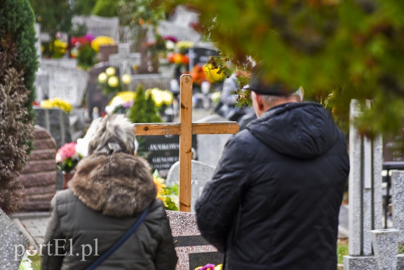 Tak było dzisiaj na elbląskich nekropoliach zdjęcie nr 188078