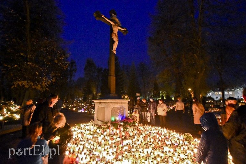 Tak było dzisiaj na elbląskich nekropoliach zdjęcie nr 188100