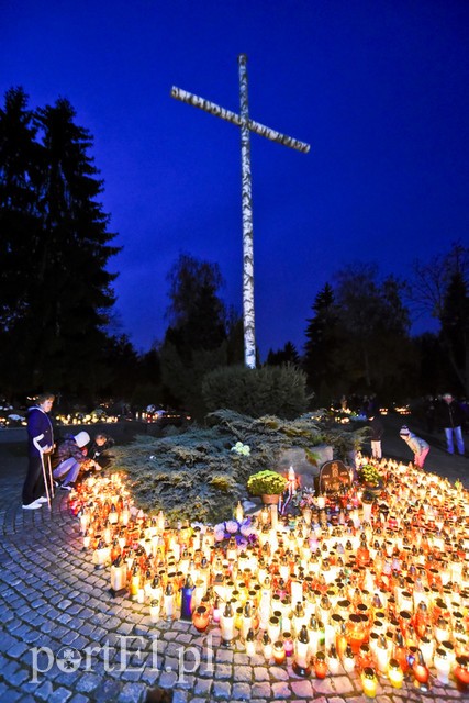 Tak było dzisiaj na elbląskich nekropoliach zdjęcie nr 188092