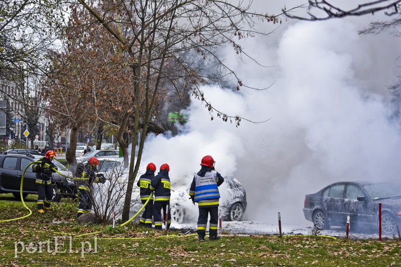 Pożar samochodu przy placu Grunwaldzkim zdjęcie nr 189506