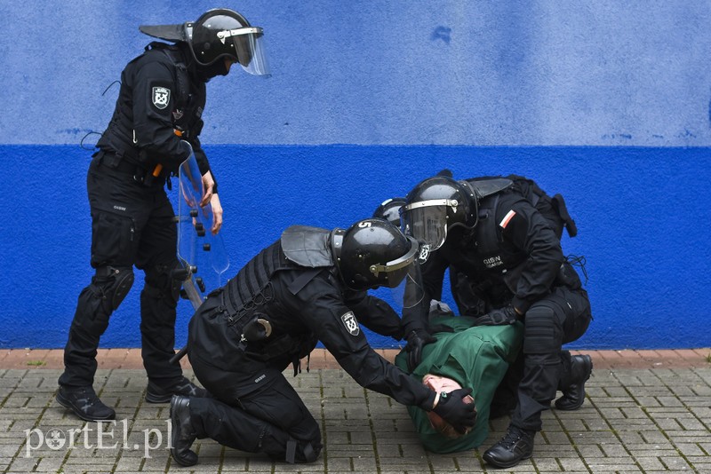 Bezpieczeństwo po obu stronach muru zdjęcie nr 189532