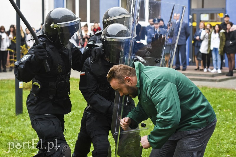 Bezpieczeństwo po obu stronach muru zdjęcie nr 189524