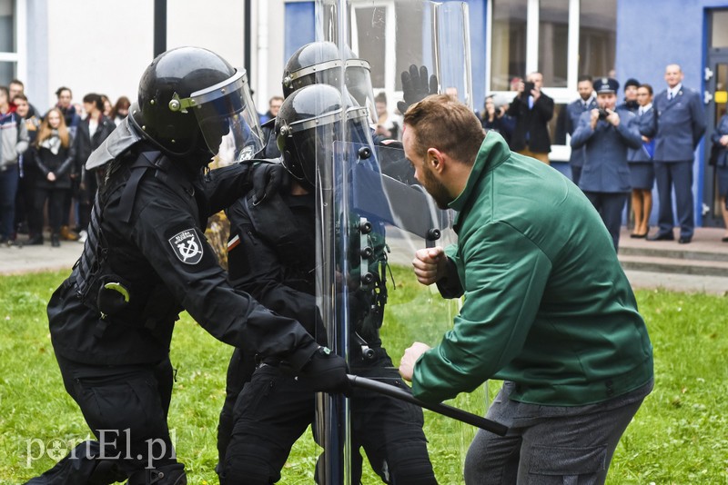 Bezpieczeństwo po obu stronach muru zdjęcie nr 189523