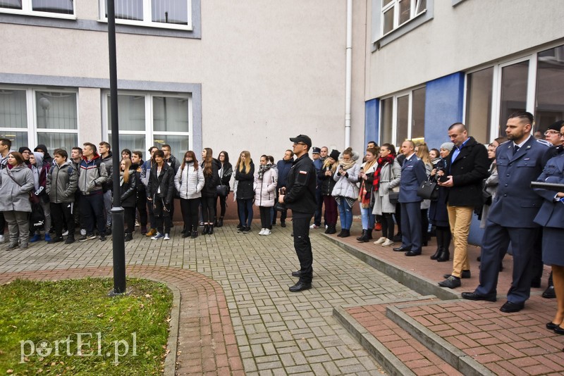 Bezpieczeństwo po obu stronach muru zdjęcie nr 189518