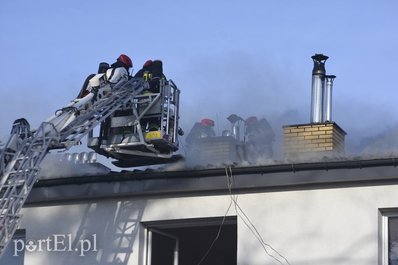 Pożar poddasza budynku przy ul. Dojazdowej zdjęcie nr 189943