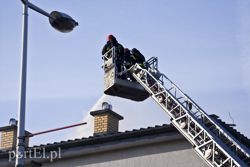 Pożar poddasza budynku przy ul. Dojazdowej zdjęcie nr 189934