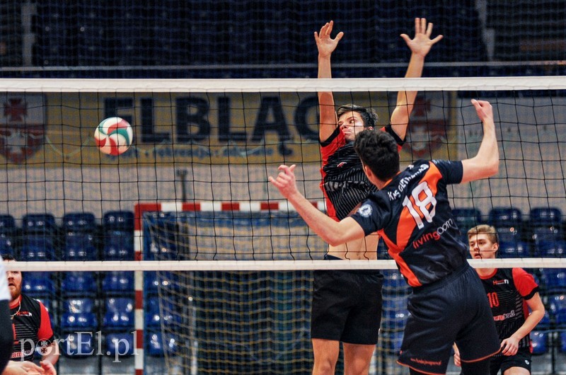Siatkarze postawili się liderowi zdjęcie nr 190135