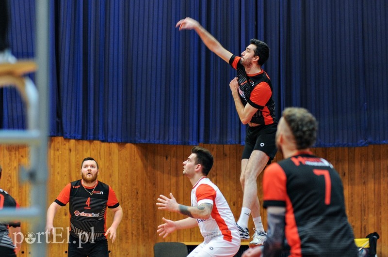 Siatkarze postawili się liderowi zdjęcie nr 190130