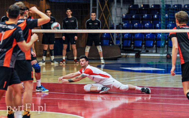 Siatkarze postawili się liderowi zdjęcie nr 190133