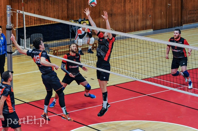 Siatkarze postawili się liderowi zdjęcie nr 190141