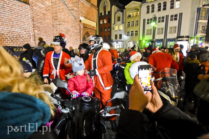 Choinka już zdobi Stare Miasto zdjęcie nr 190433