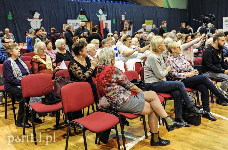 Seniorzy przygotowują się do świąt zdjęcie nr 190508