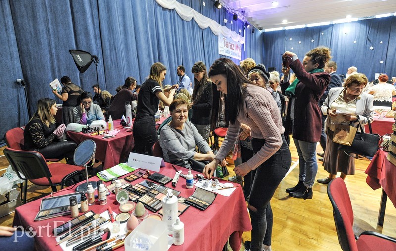 Seniorzy przygotowują się do świąt zdjęcie nr 190490