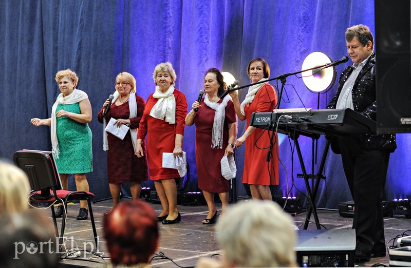 Seniorzy przygotowują się do świąt zdjęcie nr 190510