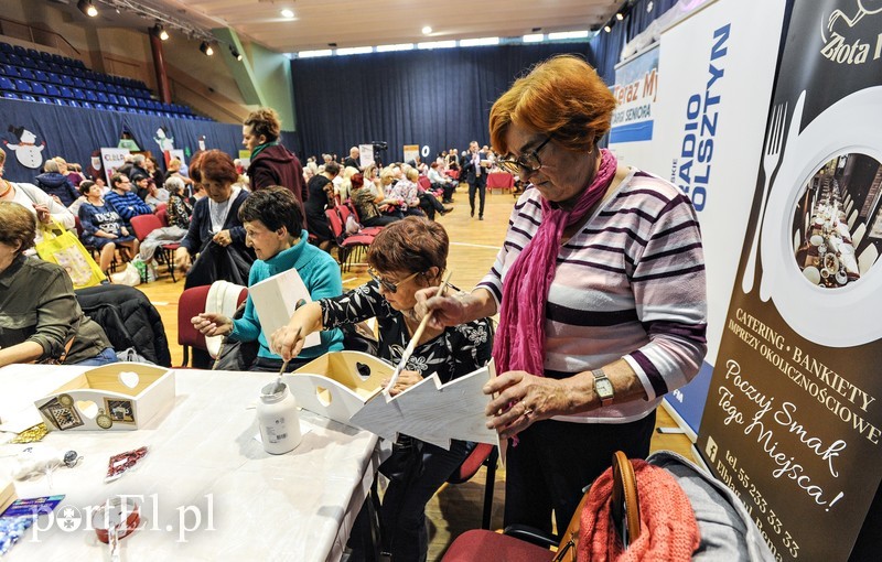 Seniorzy przygotowują się do świąt zdjęcie nr 190496