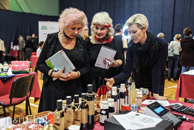 Seniorzy przygotowują się do świąt zdjęcie nr 190505