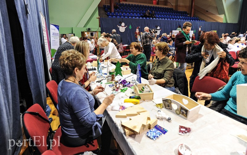 Seniorzy przygotowują się do świąt zdjęcie nr 190495