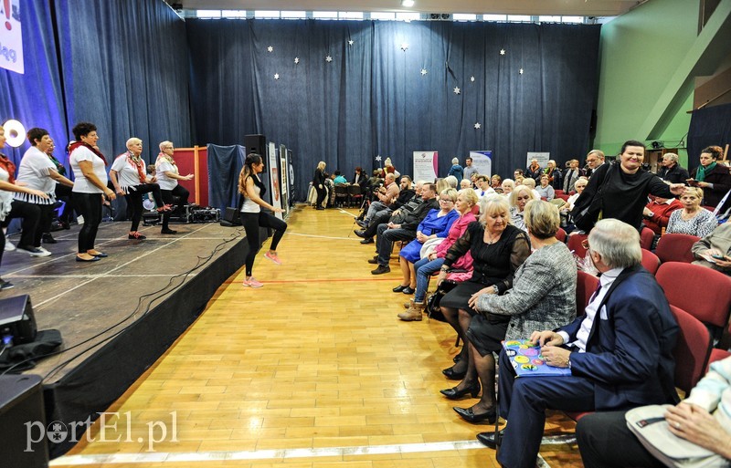 Seniorzy przygotowują się do świąt zdjęcie nr 190484