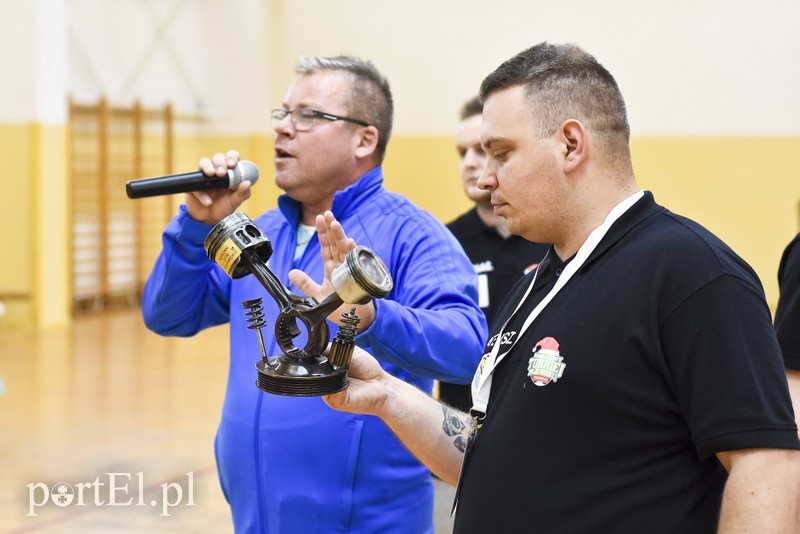 W Tolkmicku grają w futsal i pomagają zdjęcie nr 190582