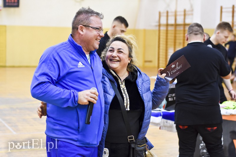 W Tolkmicku grają w futsal i pomagają zdjęcie nr 190575