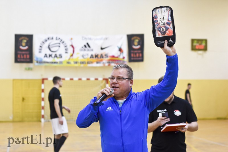 W Tolkmicku grają w futsal i pomagają zdjęcie nr 190571