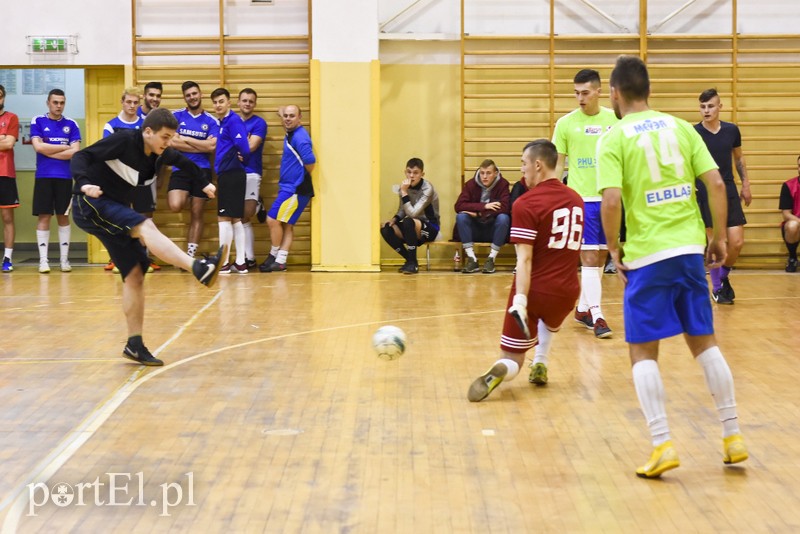 W Tolkmicku grają w futsal i pomagają zdjęcie nr 190585