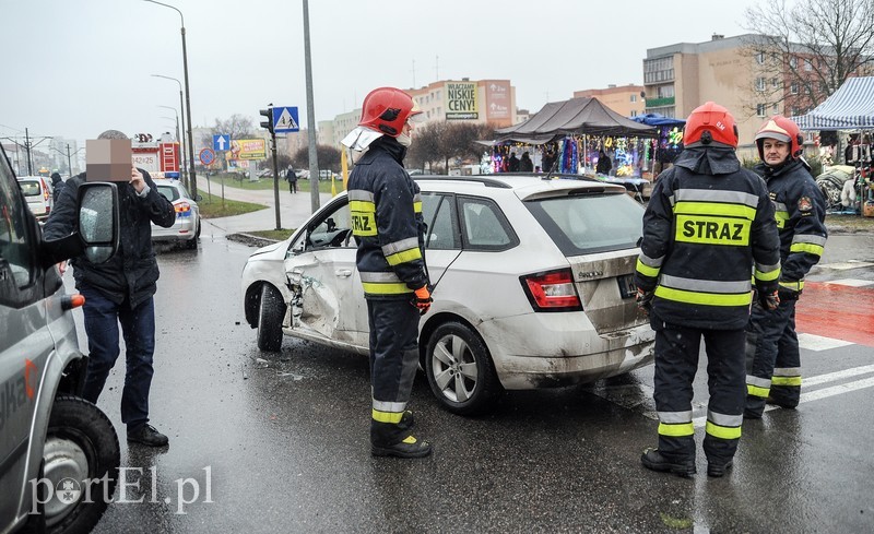  Kolizja na skrzyżowaniu Dąbka z Węgrowską zdjęcie nr 191803