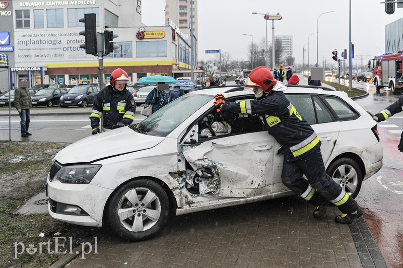  Kolizja na skrzyżowaniu Dąbka z Węgrowską zdjęcie nr 191804