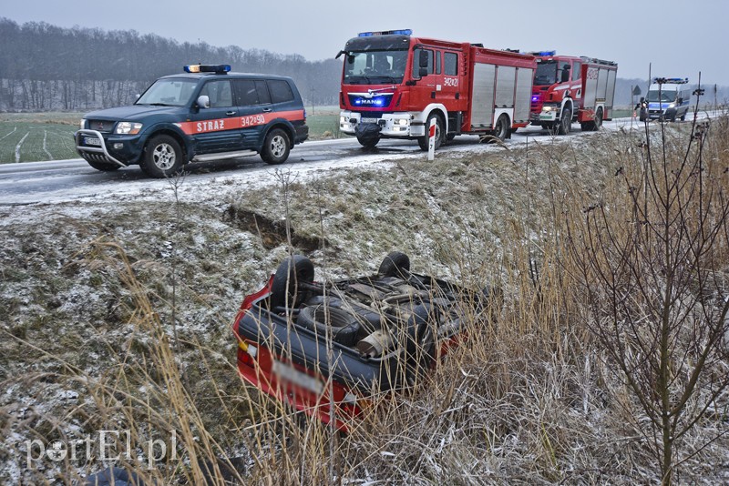 Kolejne dachowanie, kierowcy noga z gazu! zdjęcie nr 192378