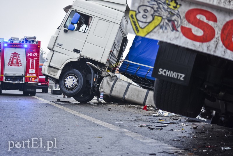 Wypadek ciężarówek na S7. Uwaga na utrudnienia zdjęcie nr 192467