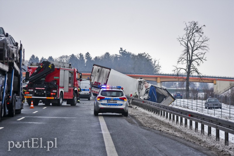 Wypadek ciężarówek na S7. Uwaga na utrudnienia zdjęcie nr 192455