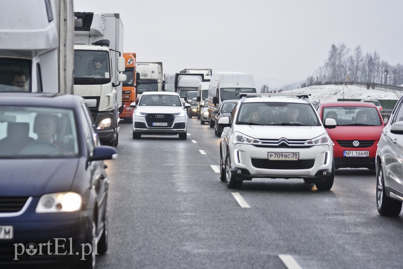 Wypadek ciężarówek na S7. Uwaga na utrudnienia zdjęcie nr 192454