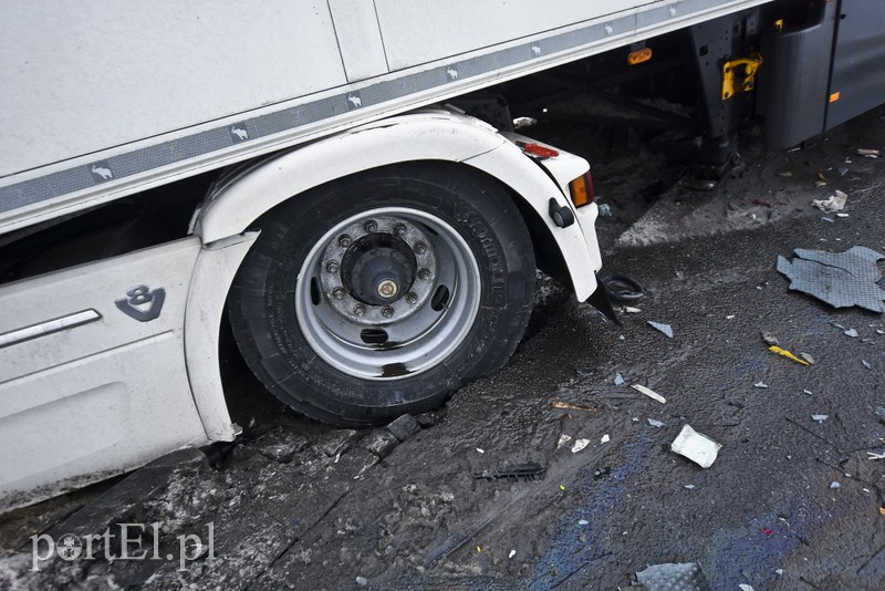 Wypadek ciężarówek na S7. Uwaga na utrudnienia zdjęcie nr 192469